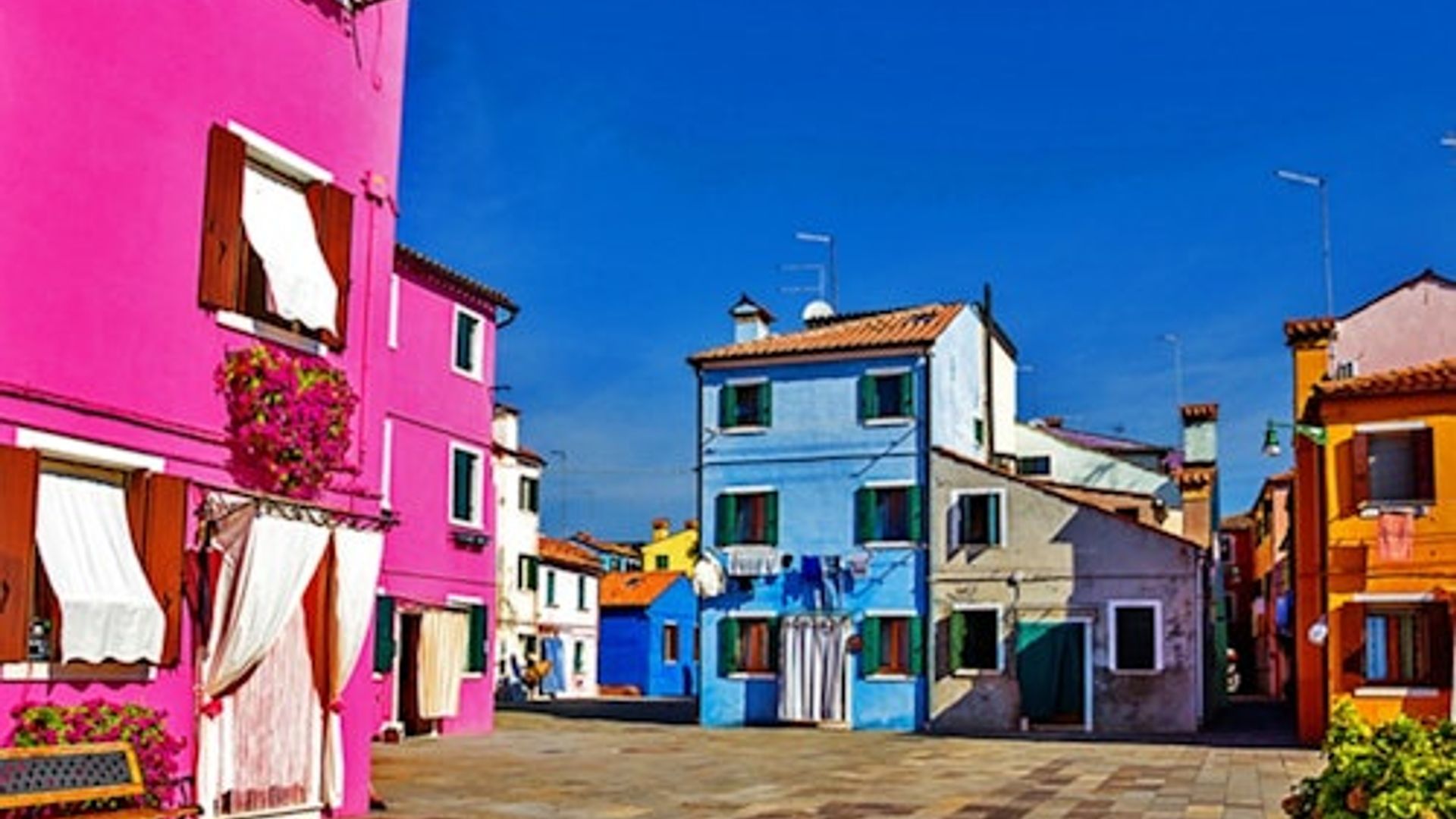 Murano & Burano: Small-Group Boat Tour + Private Glass-Blowing & Lace Demo