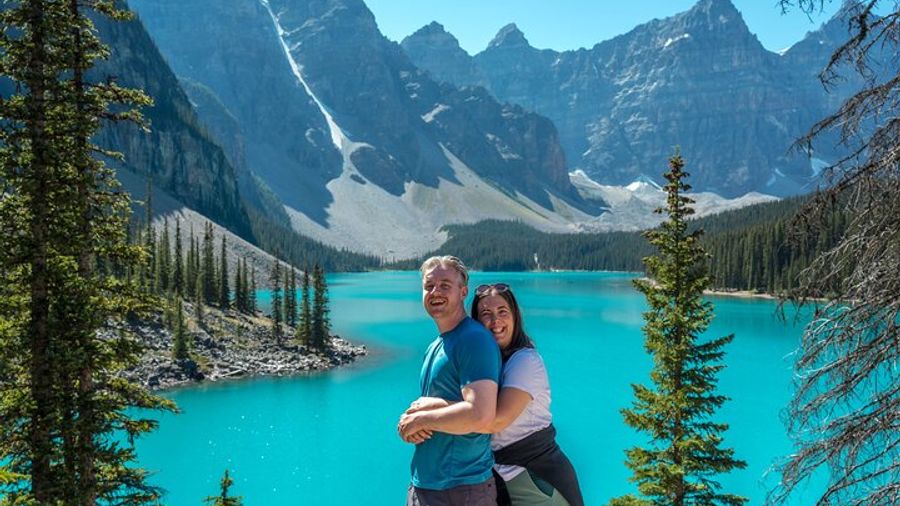 Lake Louise Small-Group Moraine Lake and Banff Tour