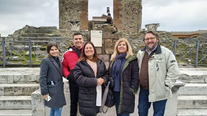 Visit Pompeii with an expert professional guide (2/3 hours)