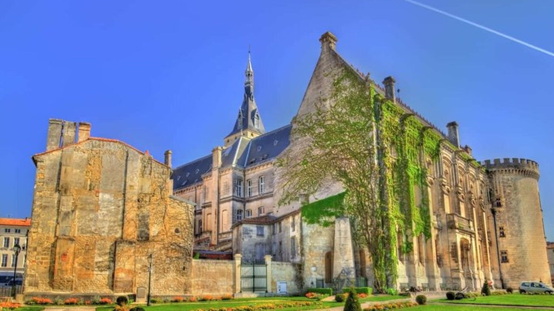 Bonjour Angouleme : Private 2 - Heure Intro City Walk avec Guide Local
