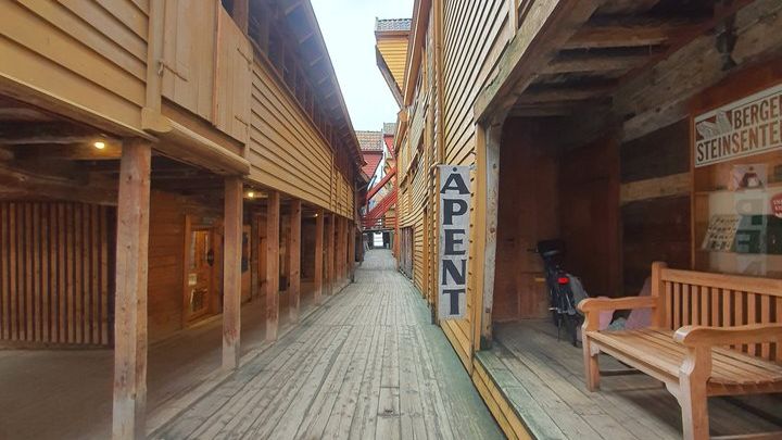 Bergen Food Tasting and Culture Small-Group Walking Tour