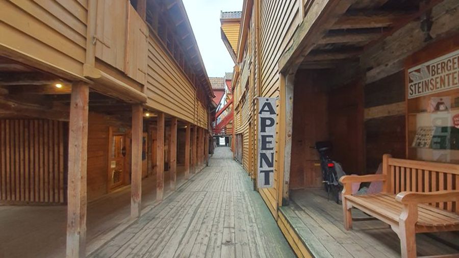 Bergen Food Tasting and Culture Small-Group Walking Tour