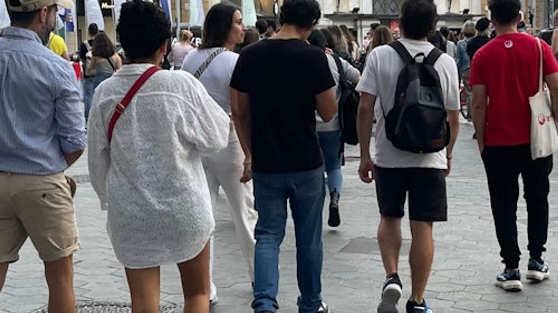 Barcelona: Small Group Guided Walking Tour + Tapas & Drink