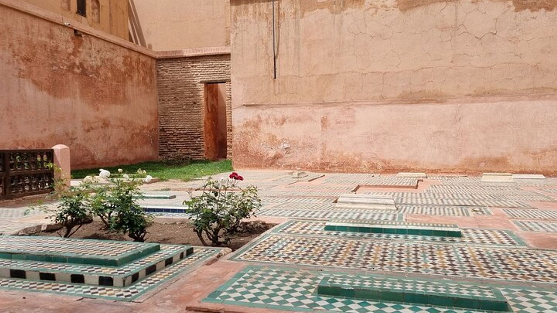 Tour di Scoperta di Marrakech: Palazzo Bahia e Tombe Saadiane