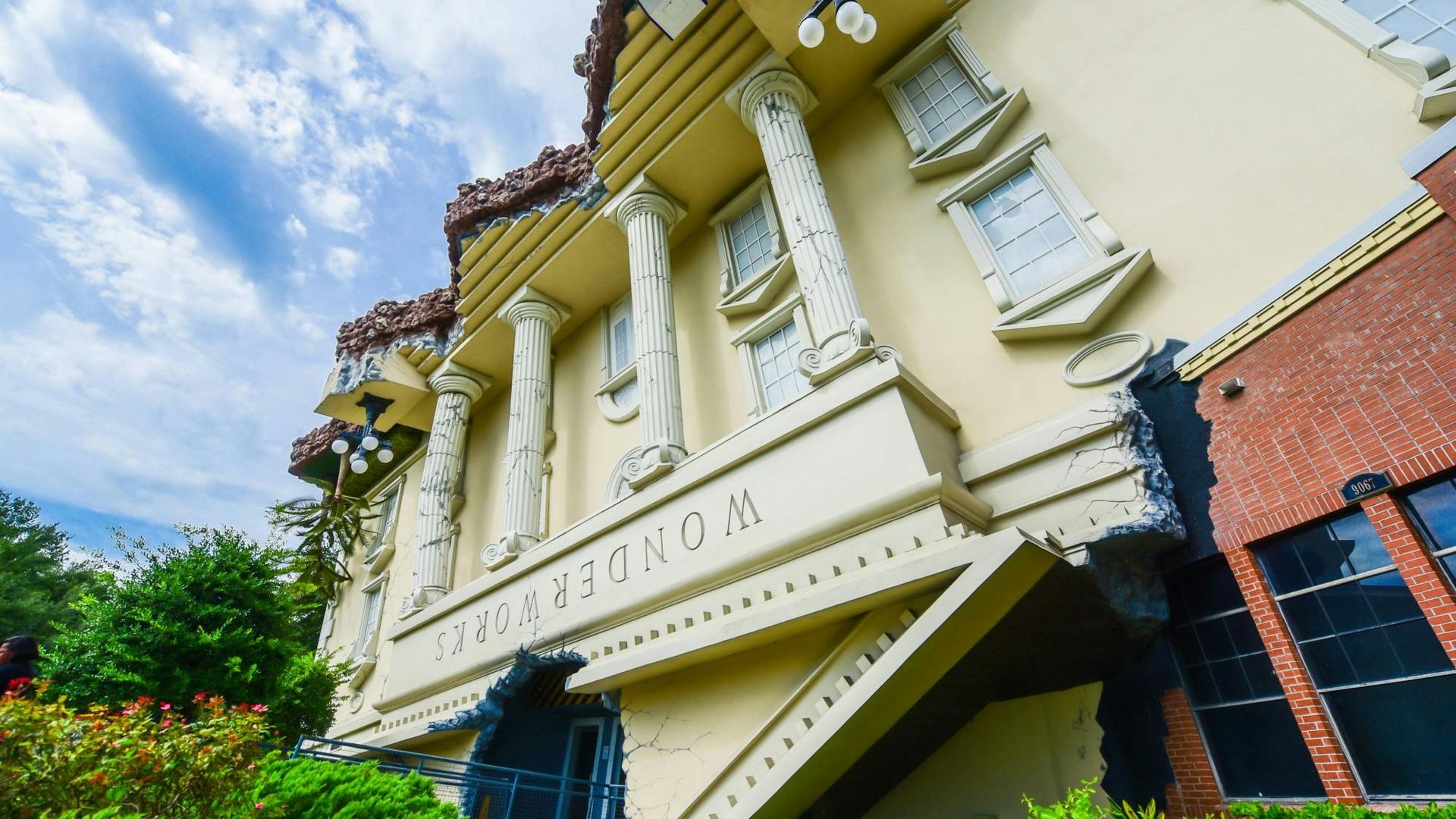 WonderWorks Two Attraction Pass and dinner show