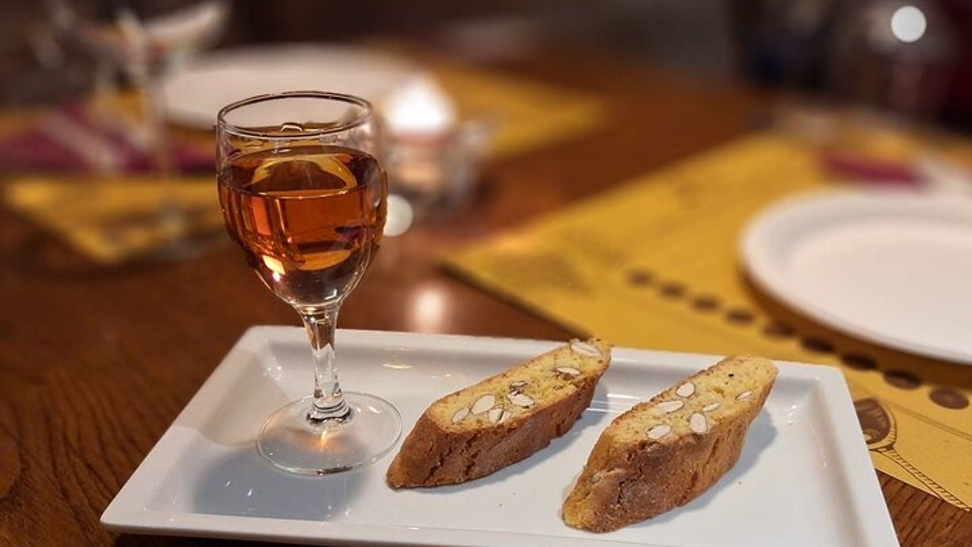 Florence Wine Windows Small-Group Walking Tour with Appetizers