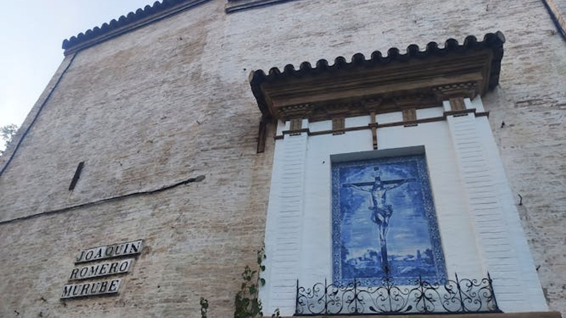 Enchanted Seville Evening Walking Tour with Haunted History