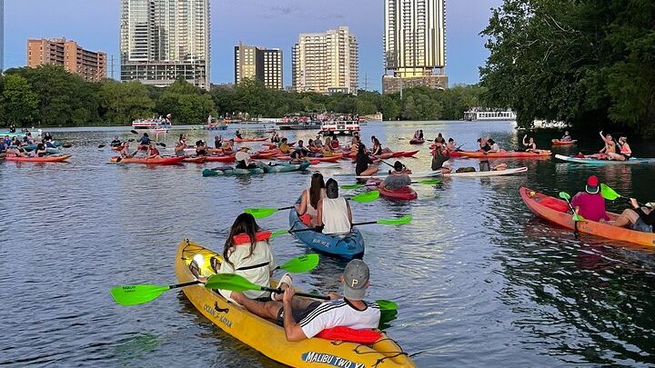 Downtown Austin Sunset and Bats Kayak Tour
