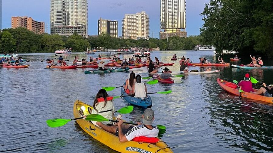 Downtown Austin Sunset and Bats Kayak Tour