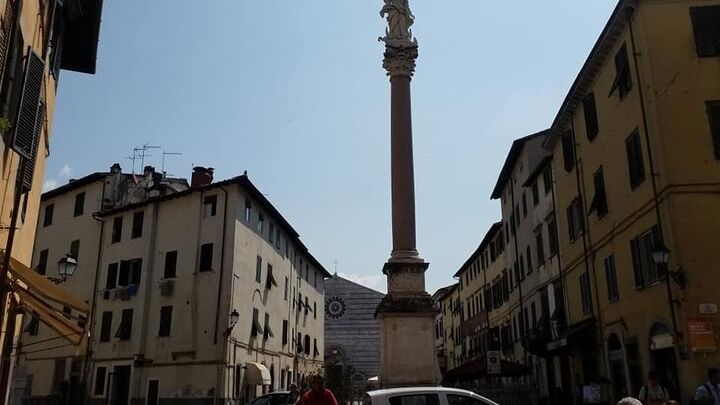 Walking tour of Lucca and its walls