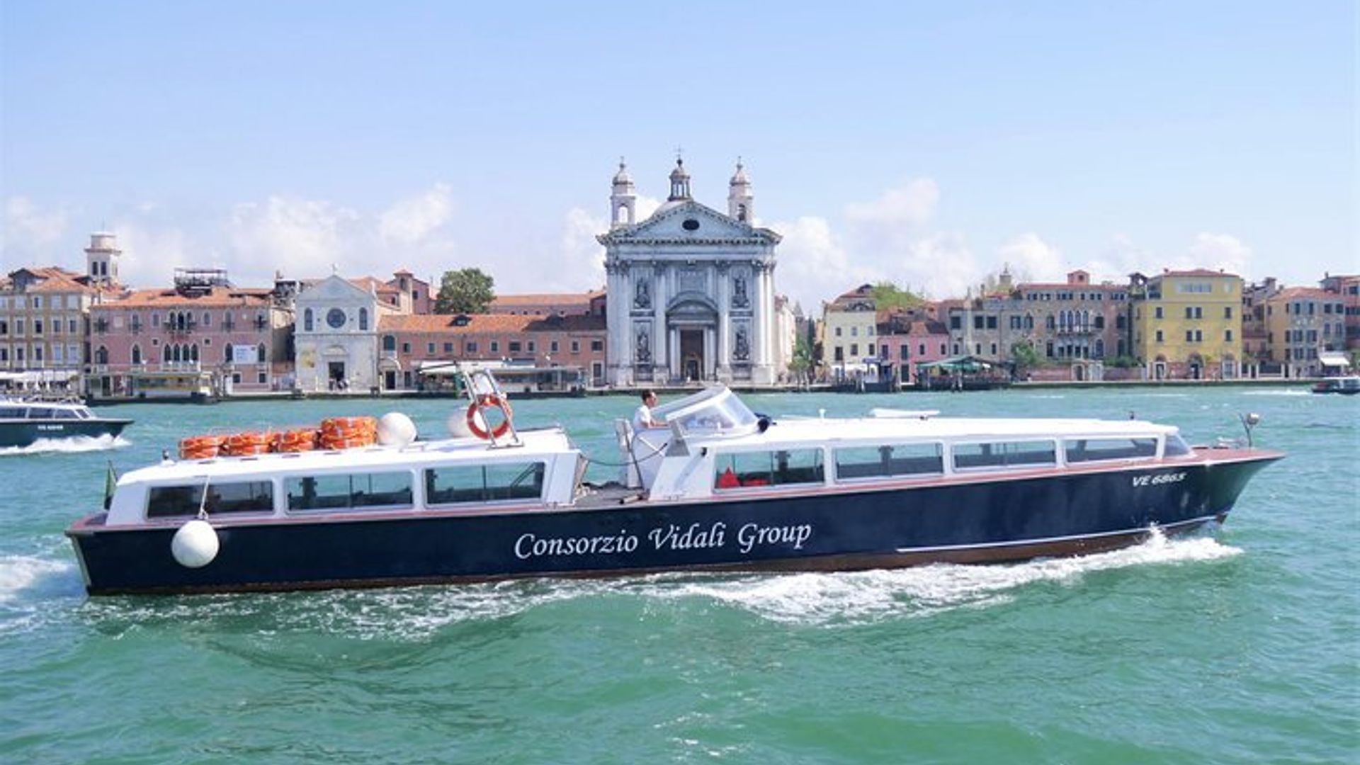 Half-Day Venice Lagoon Cruise: Murano Island and Burano Island