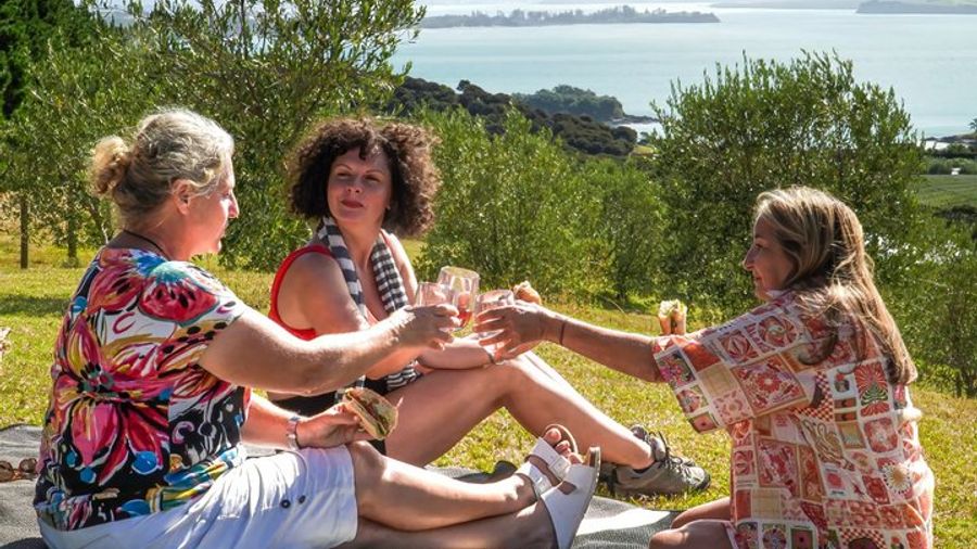 Private Vineyard Bush Walk Tour in Waiheke Island