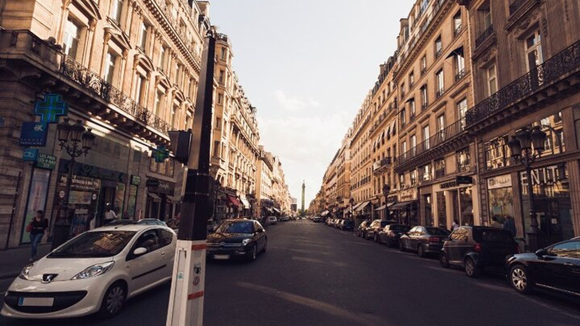 Paris CDG or ORY Airport Private Transfer to City Center