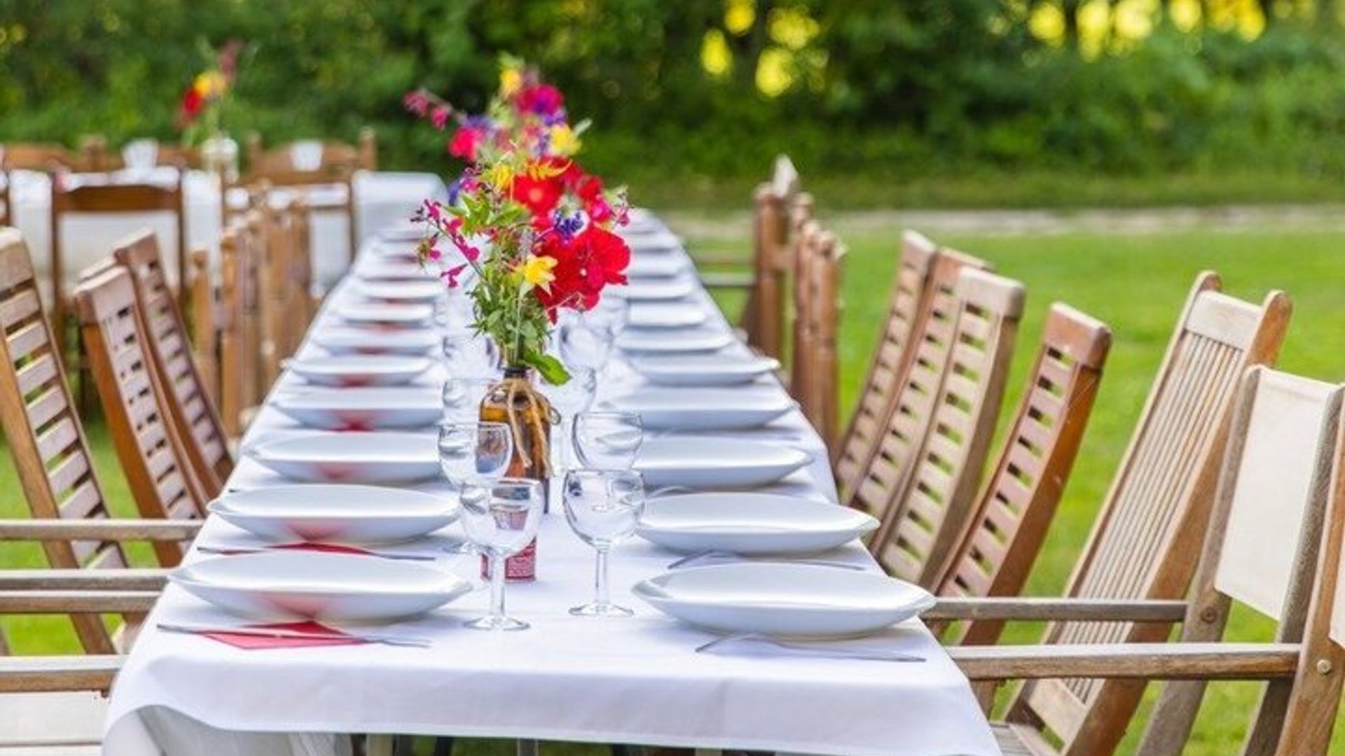 Mittagessen im L'Ombre des Noyers mit Führung und Verkostung über das Weingut.