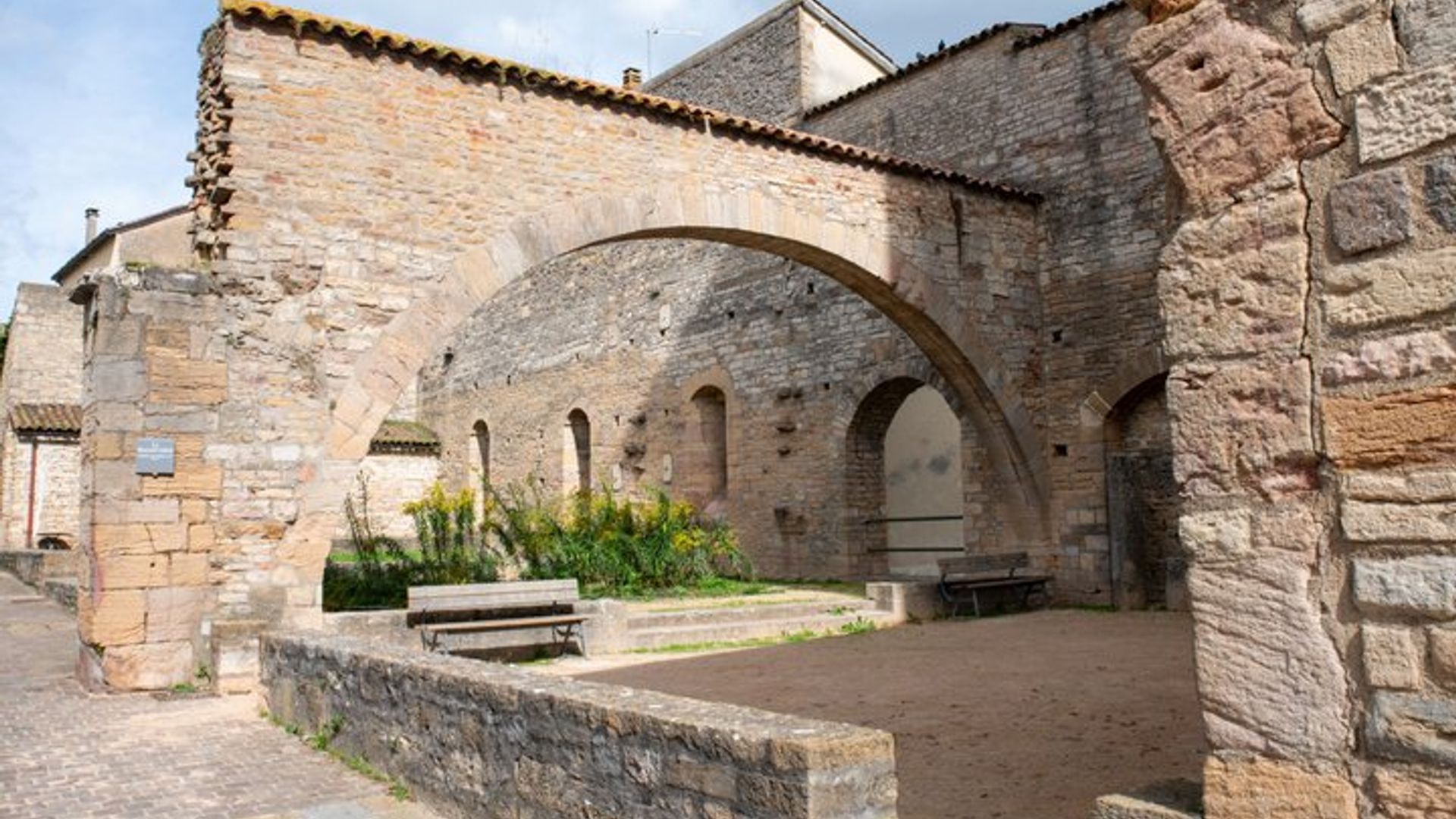 Cluny Abbey & Medieval Village: Self-Guided Audio Walking Tour