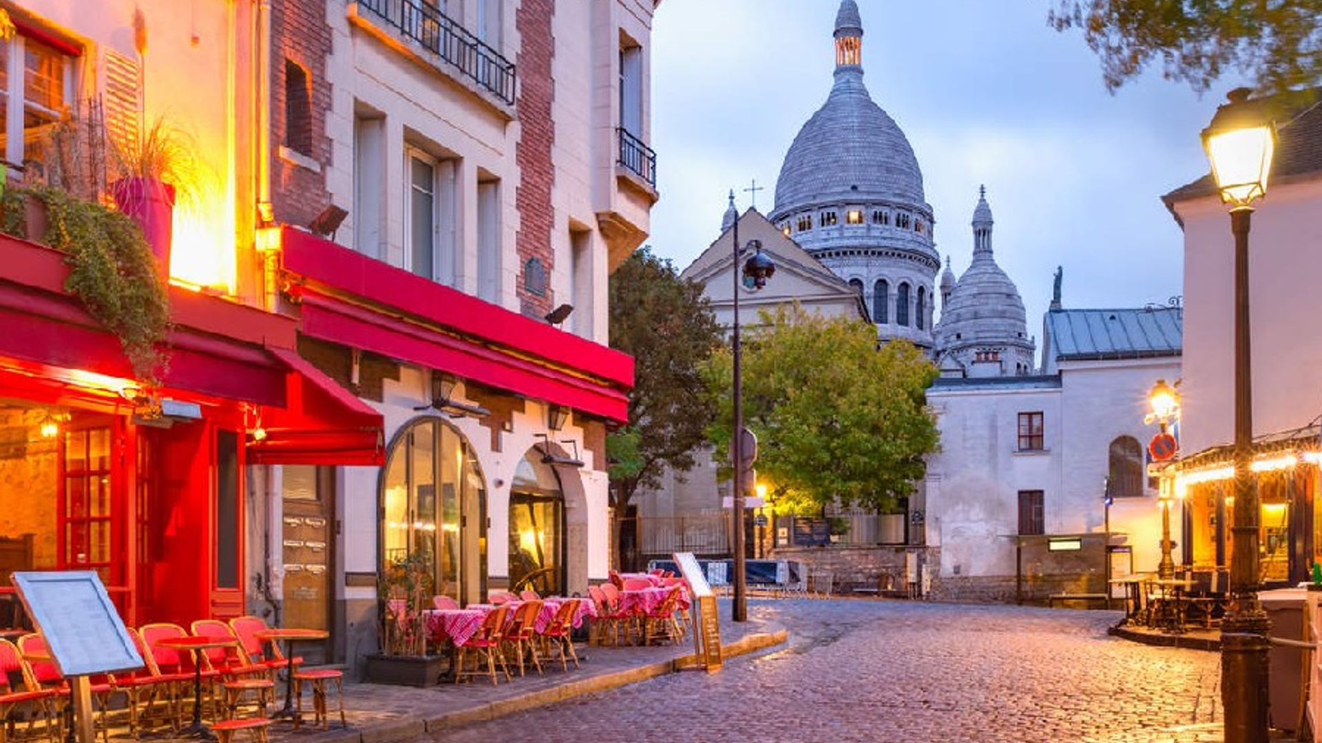 Paris: Private Montmartre Walking Tour at Night with Wine at a Local Bistro