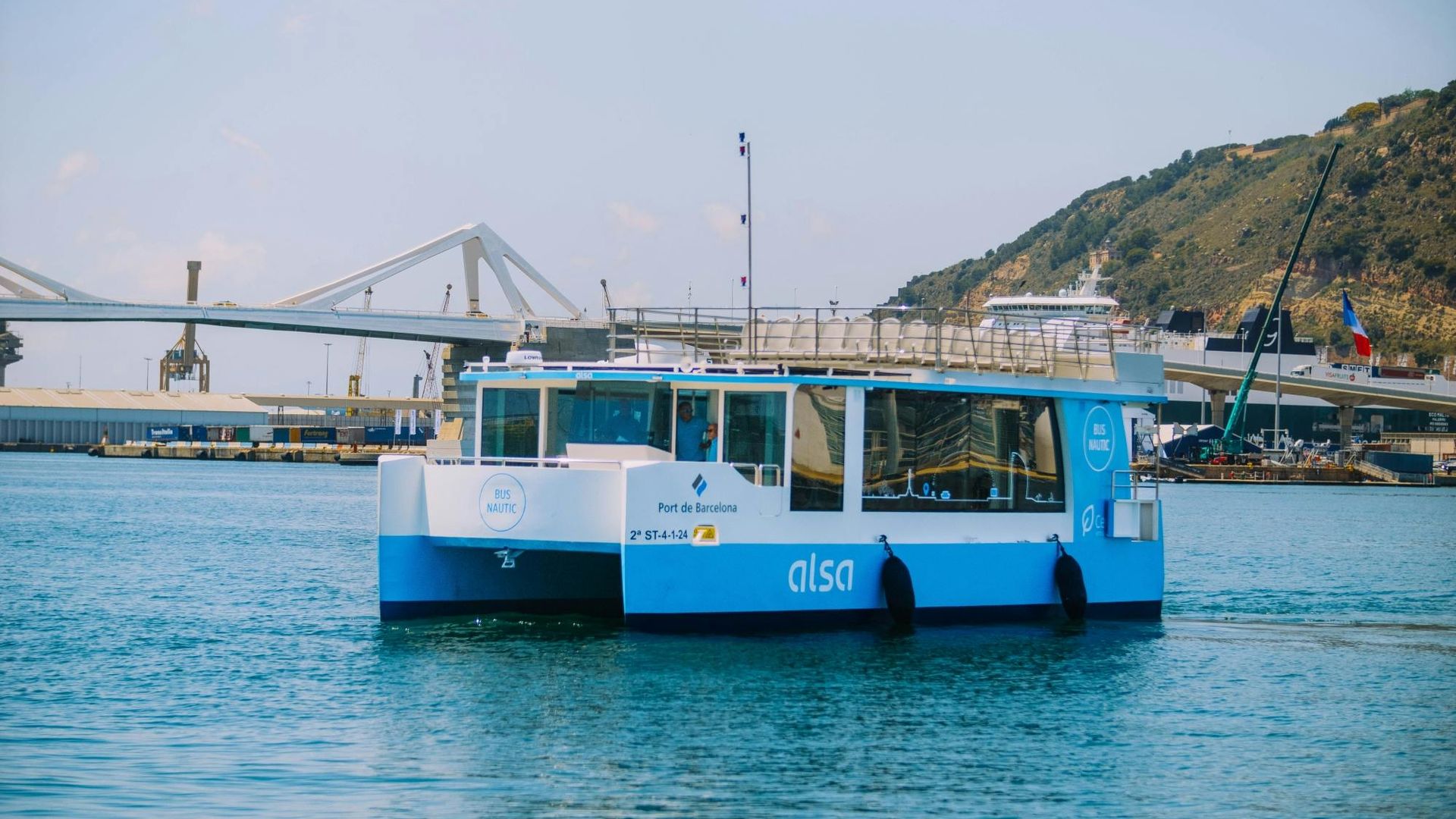 Bus Nàutic boat ride from La Rambla to Barceloneta