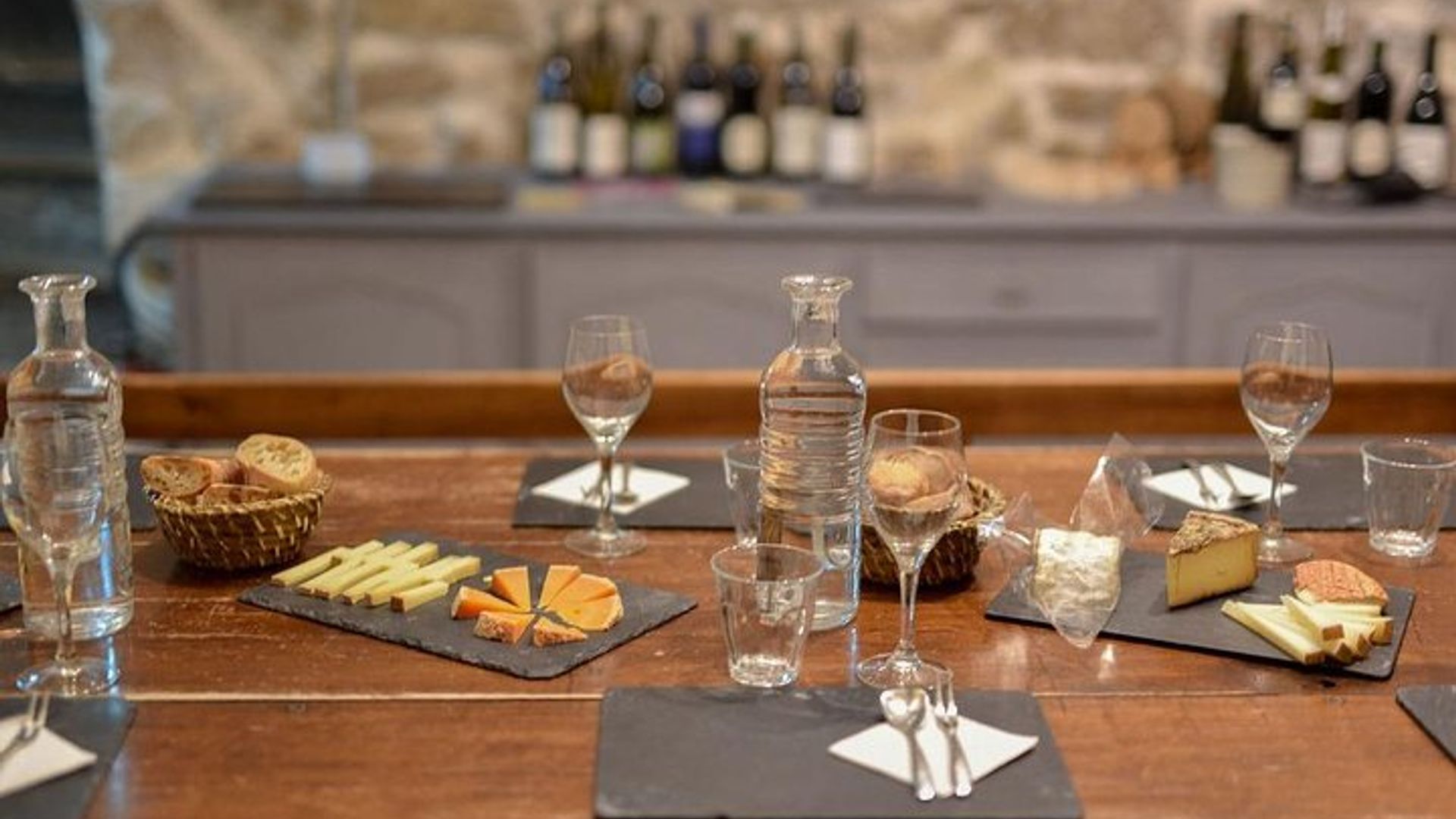 Paris: Cheese and Wine-Tasting Small-Group Experience