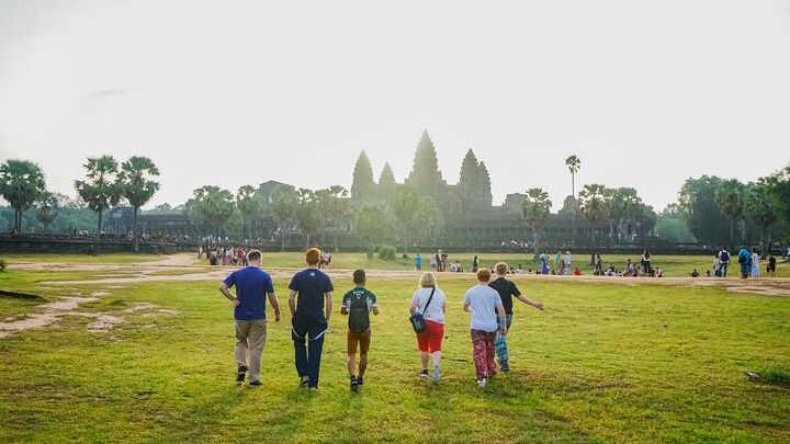 Angkor Sunrise Bike Tour with E-Bike or Tuk Tuk + Breakfast & Lunch