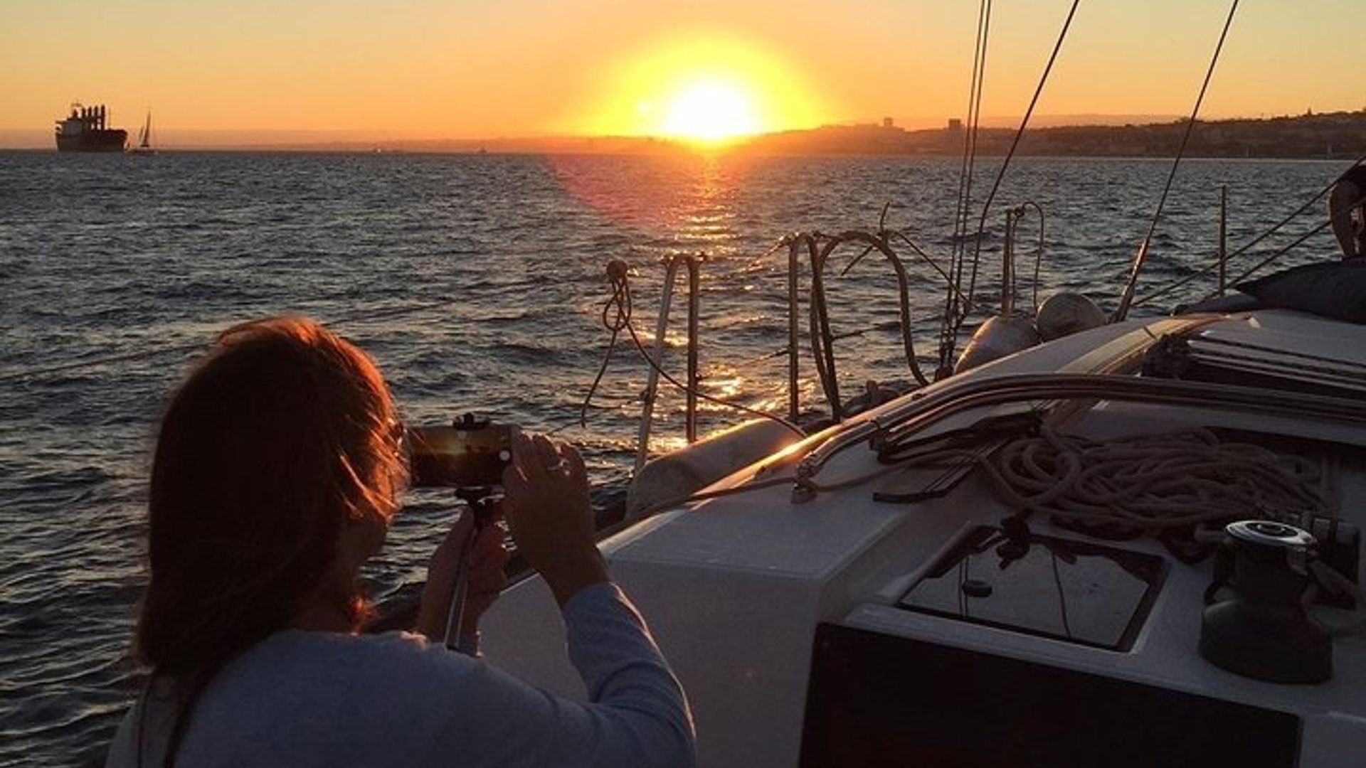 Cascais Sunset Private 2h Cruise with a welcome drink