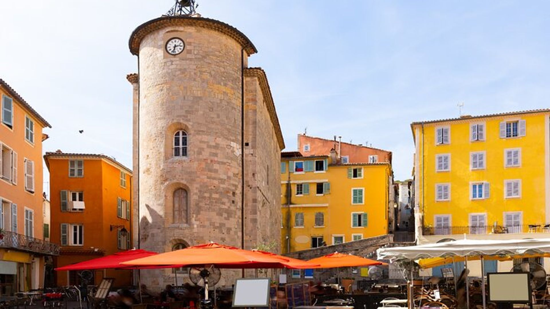 Hyères: 1h40 audio guided walking tour and 18 audio commentaries