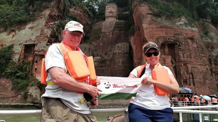 Chengdu: Giant Panda Base & Leshan Giant Buddha Private Tour