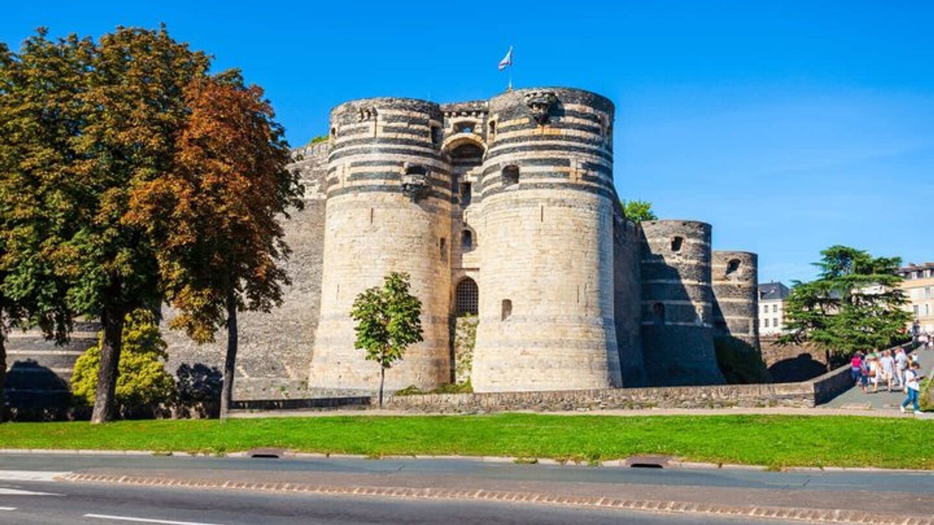Hello Angers: Private 2 Hour Intro City Walk with Local Guide