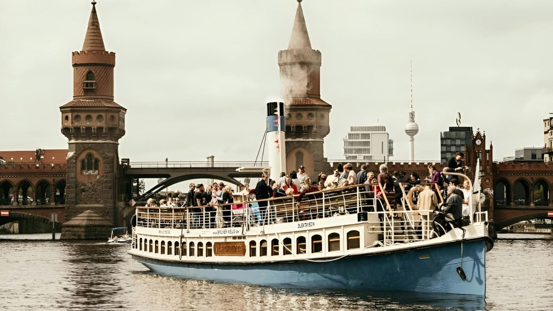 Berlin nightlife history from Wall to art and clubs river cruise