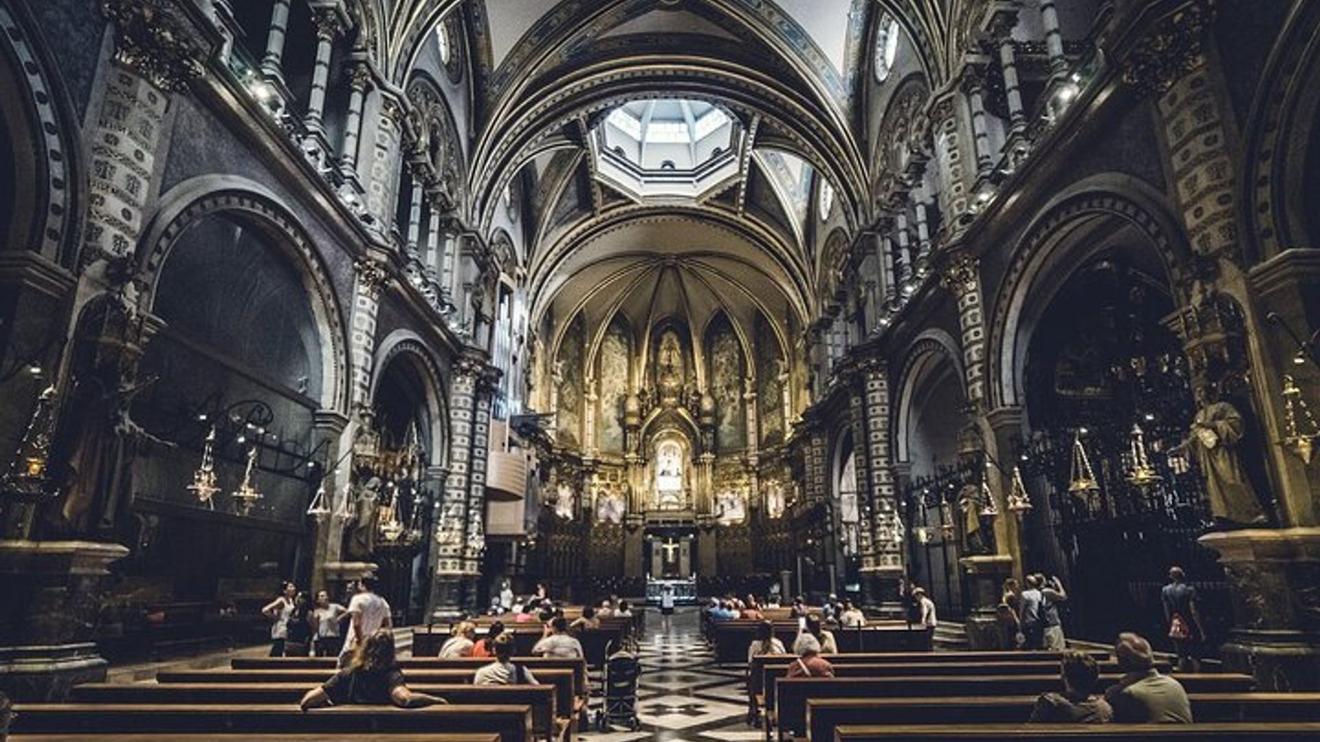 Private Transfer From Toulouse To Barcelona With a 2 Hour Stop