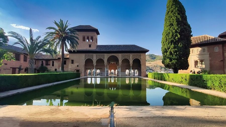 Granada: Alhambra, Nasrid Palaces, and Generalife Tour