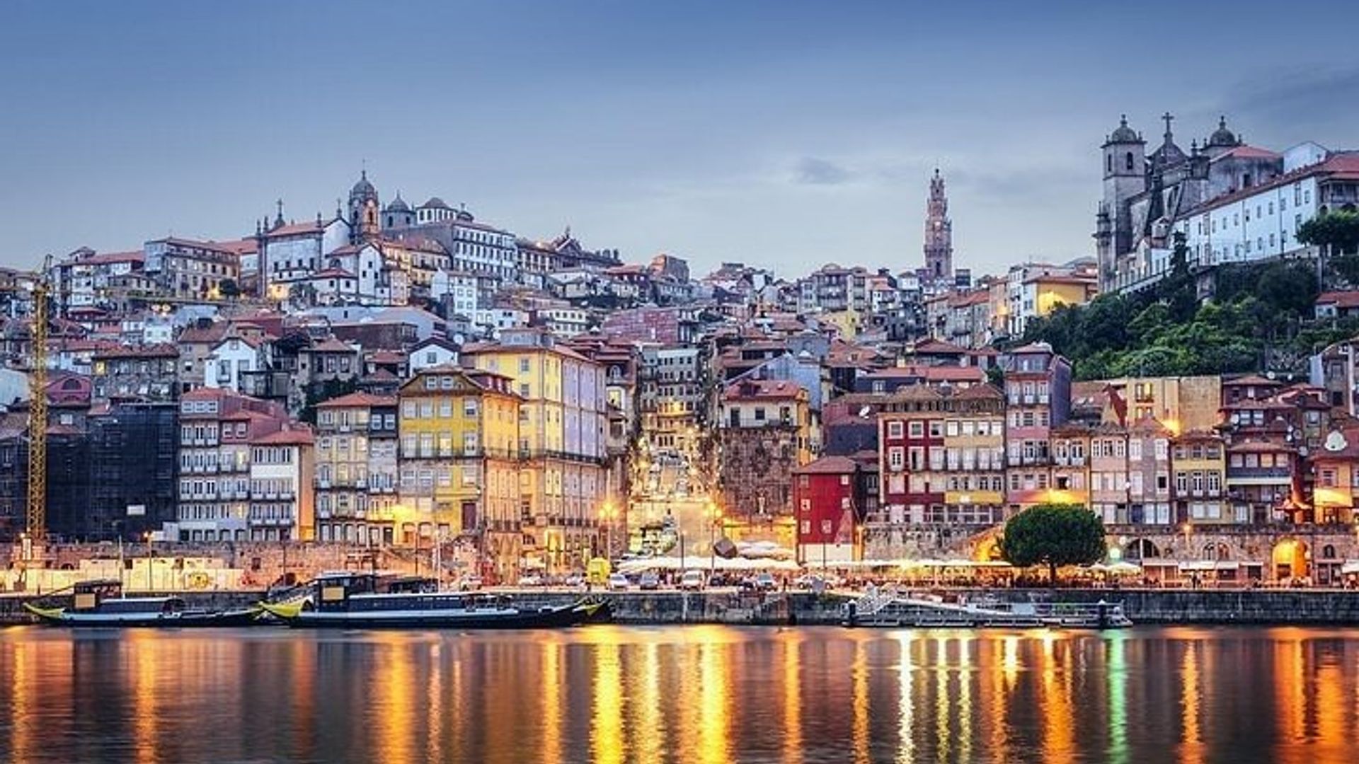 Algarve nach Porto Bis zu 3 Stationen : Óbidos, Nazaré und Aveiro