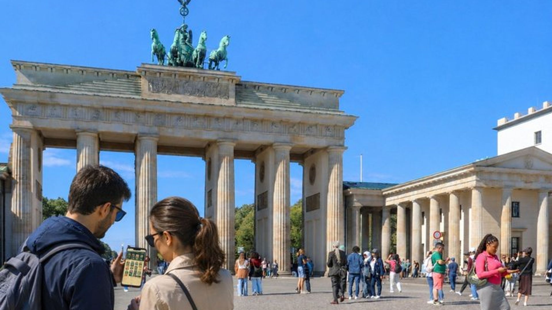 Berlin Scavenger Hunt & Highlights Self-Guided Walking Tour