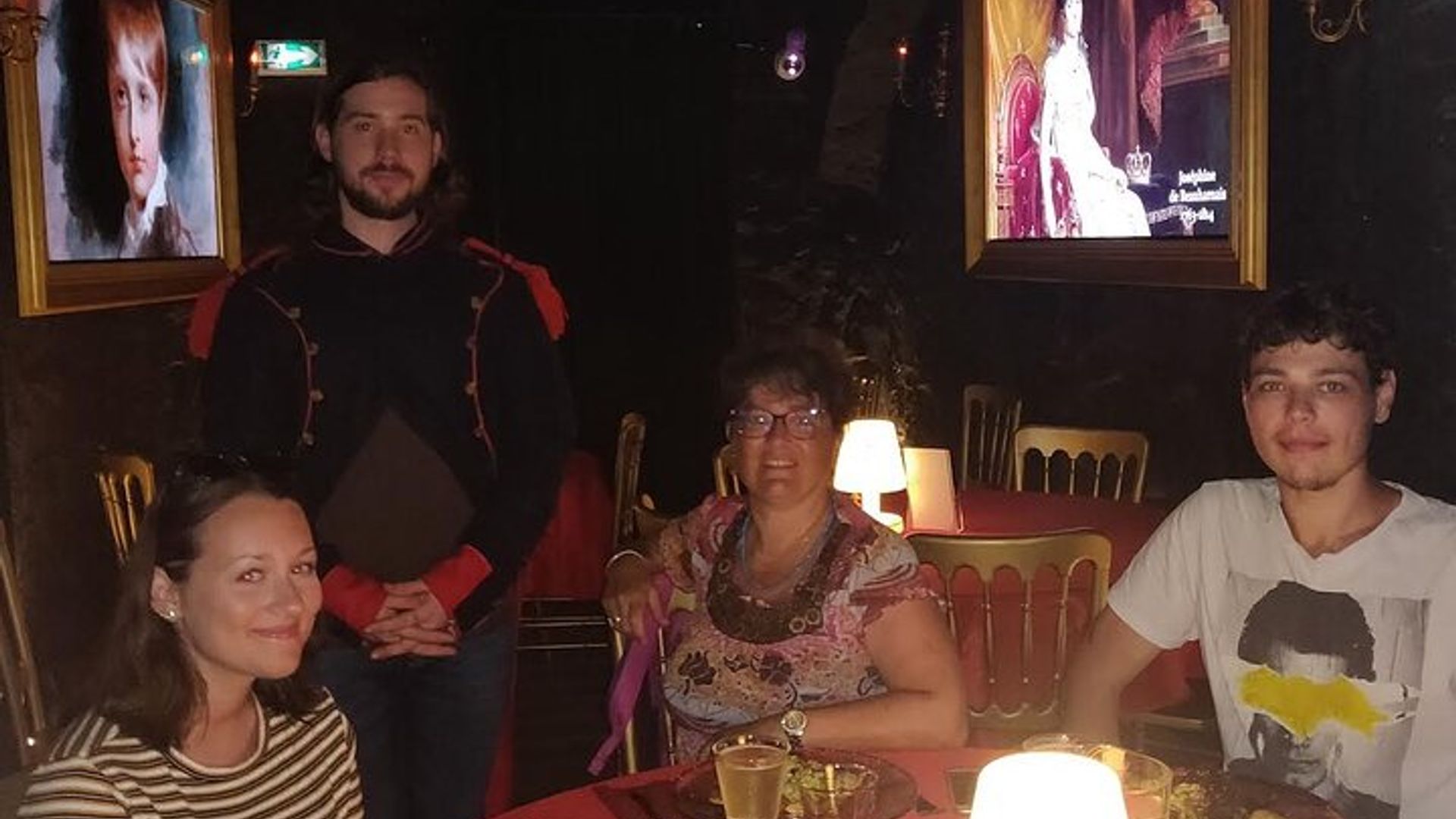 Die Napoleon-Höhle – Unterhaltung – Entdeckungs-/Getränkepaket