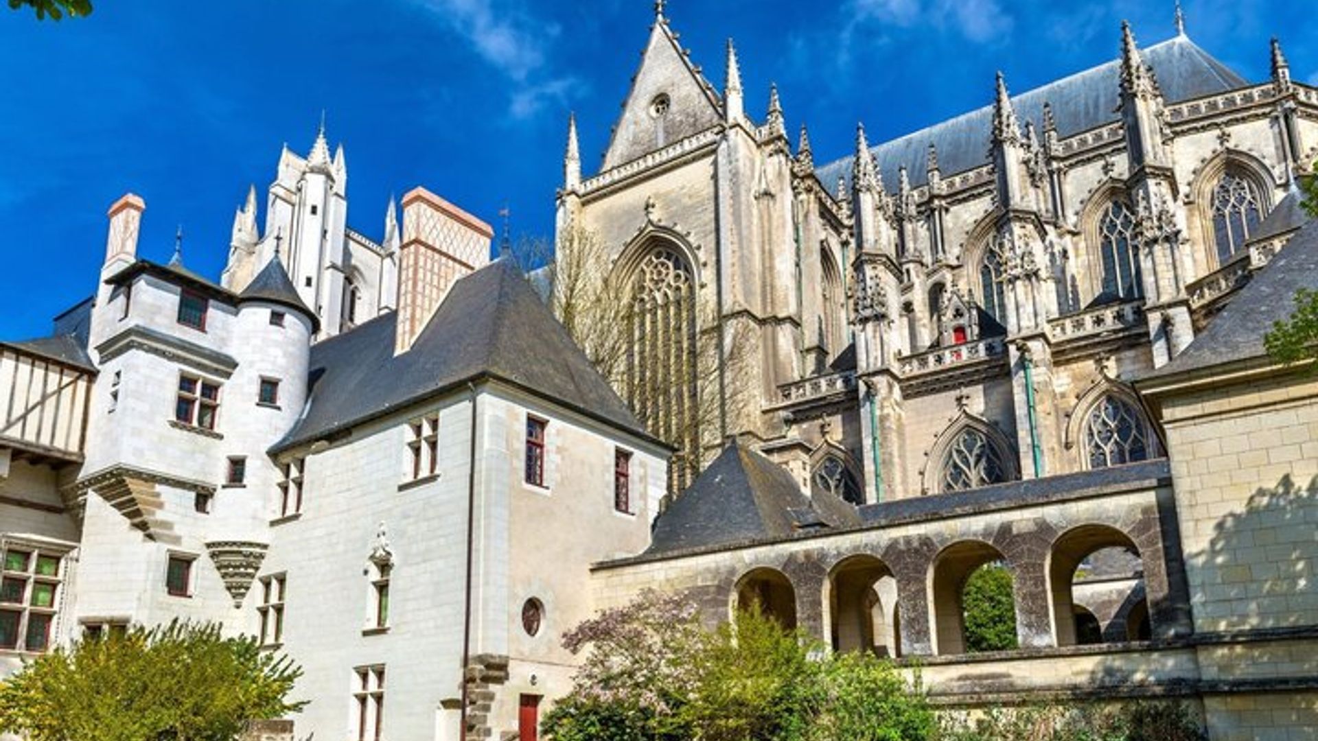 Nantes búsqueda del tesoro & Highlights tour a pie autoguiado
