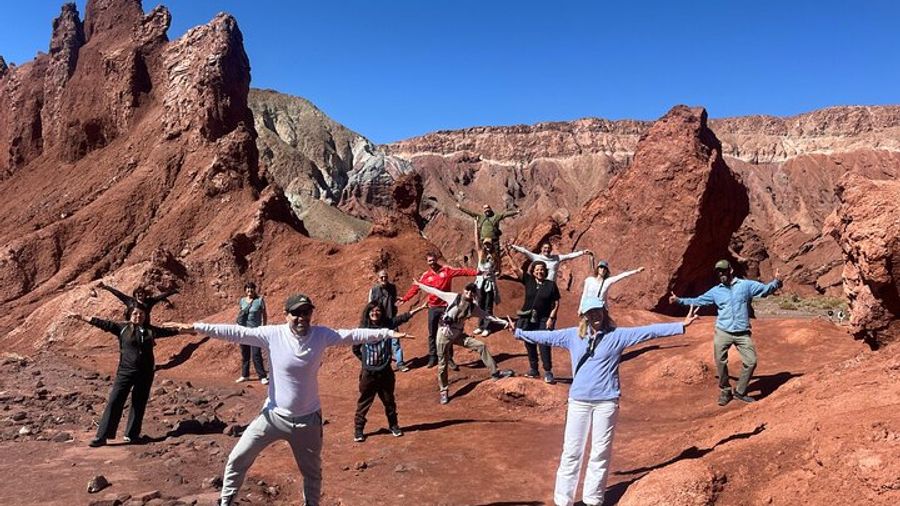 Tour of the Rainbow Valley and Petroglyphs of Yerbas Buenas