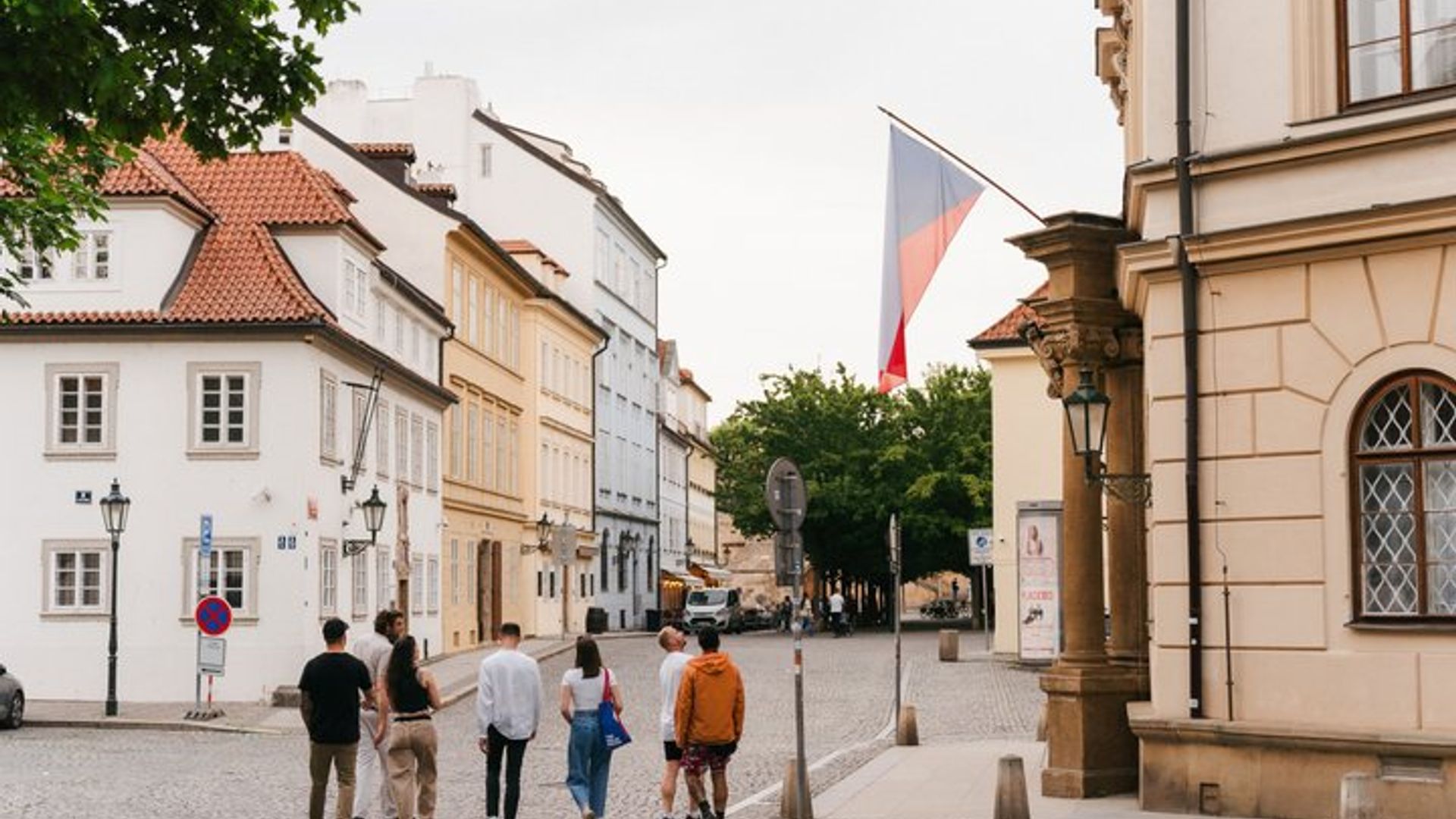 Prague Castle Area Half-Day Walking Tour with Snacks and Beer