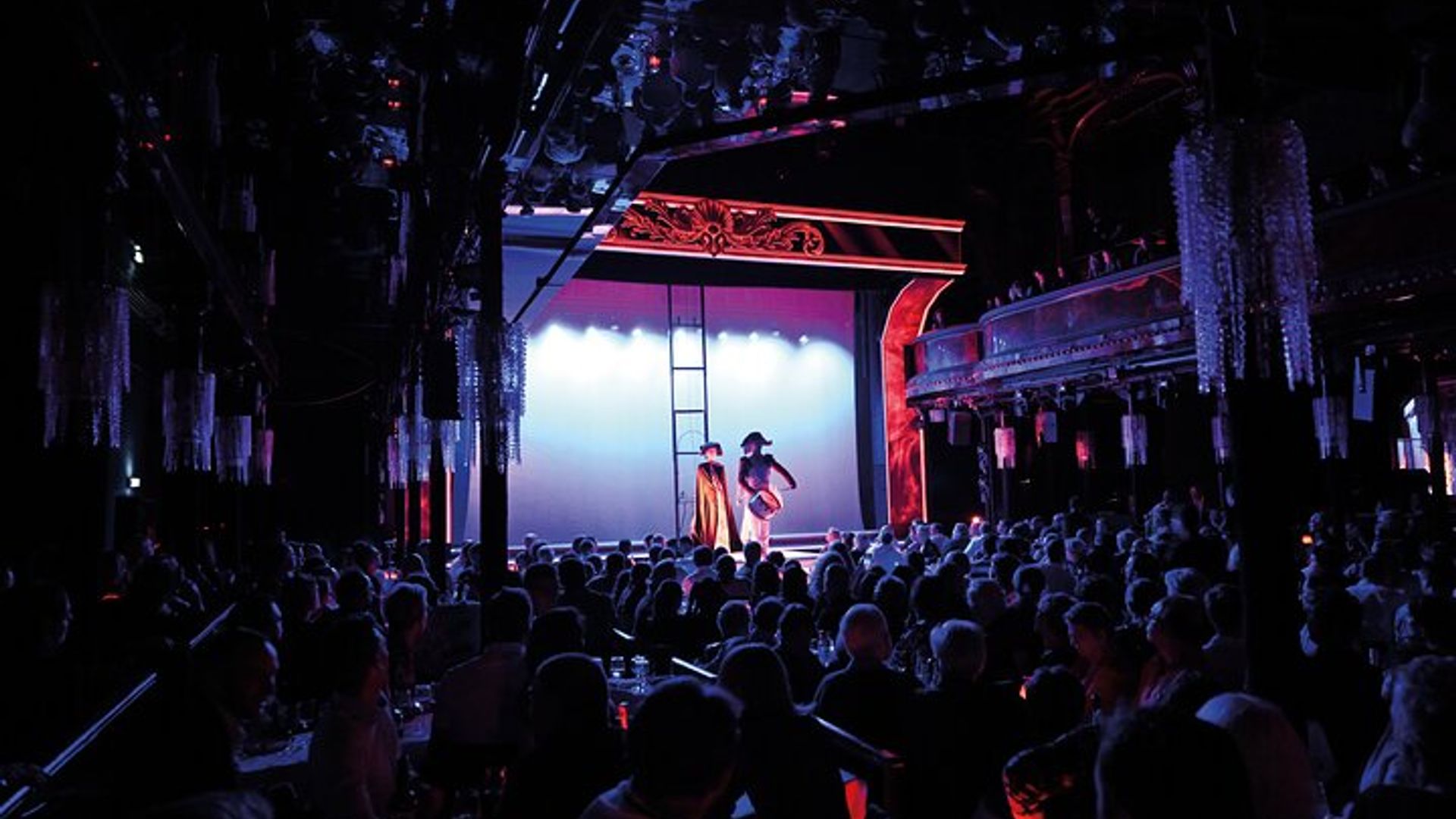 Paris : billets pour le spectacle du cabaret Paradis Latin avec champagne