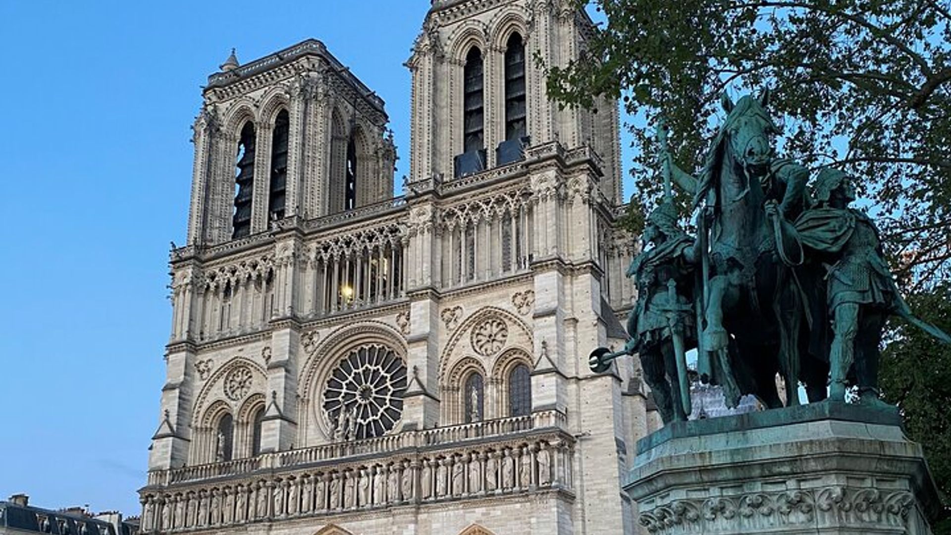 Visite extérieure et crypte de la cathédrale Notre-Dame de Paris en petit groupe