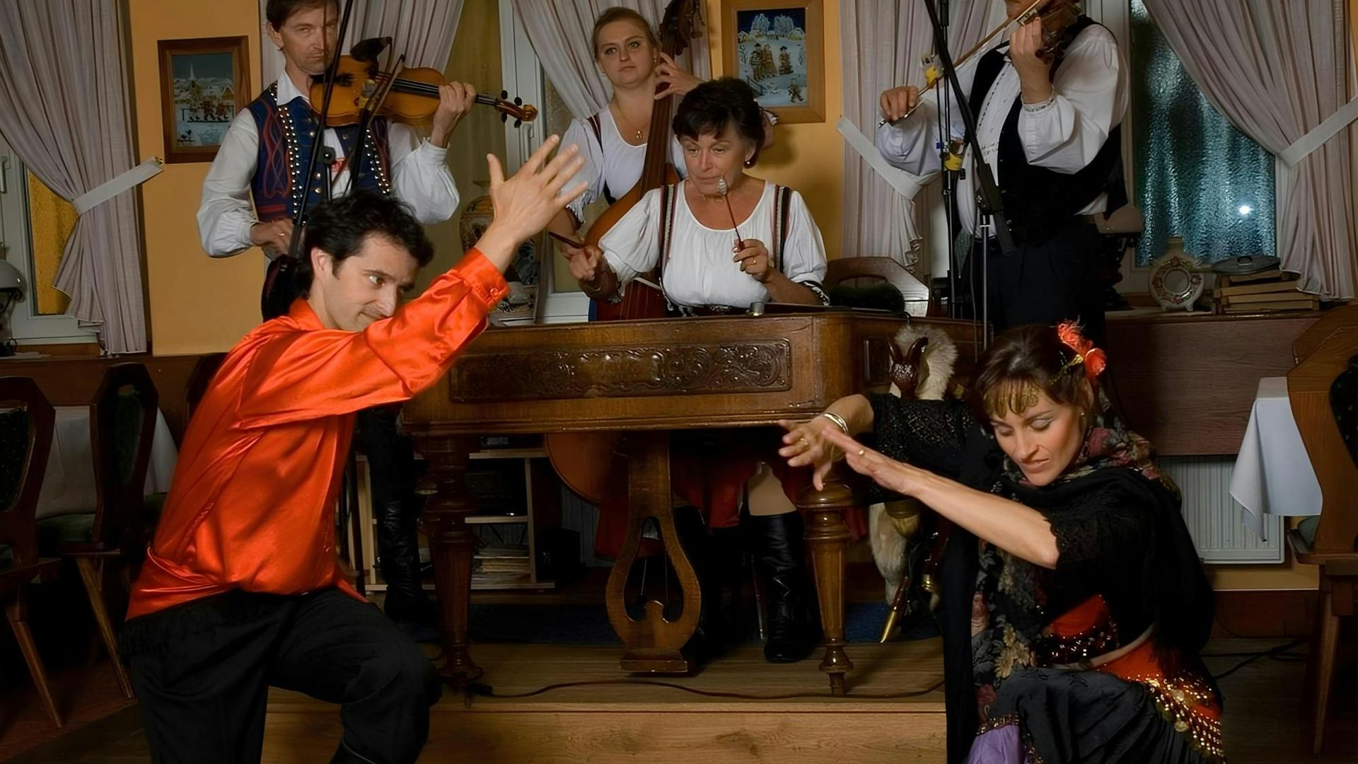 Prague folk evening with dinner and live music in a wine cellar