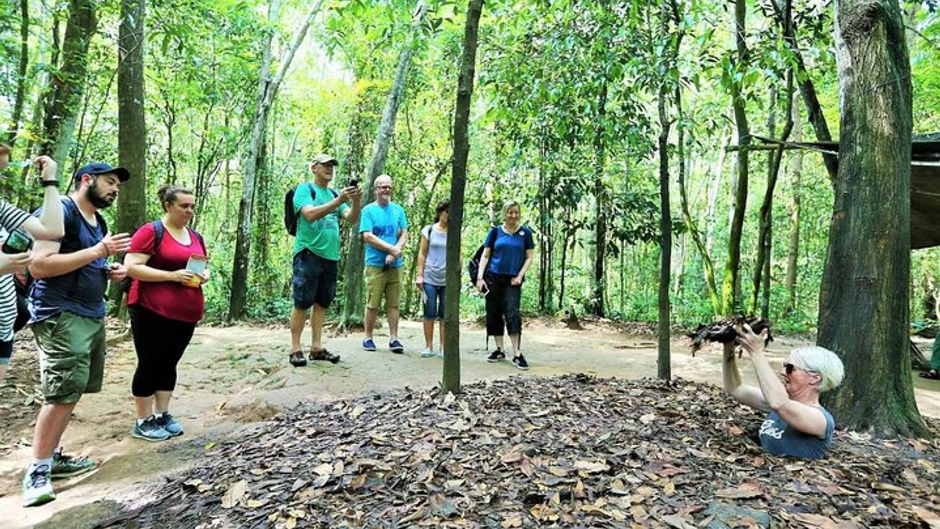 Visite privée: Tunnels de Cu Chi - Visite des temples de Cao Dai