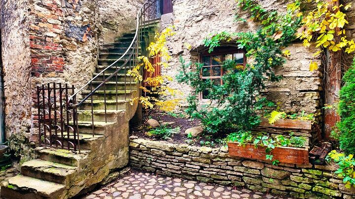 Tales of Tallinn 4 Hour Sightseeing Tour