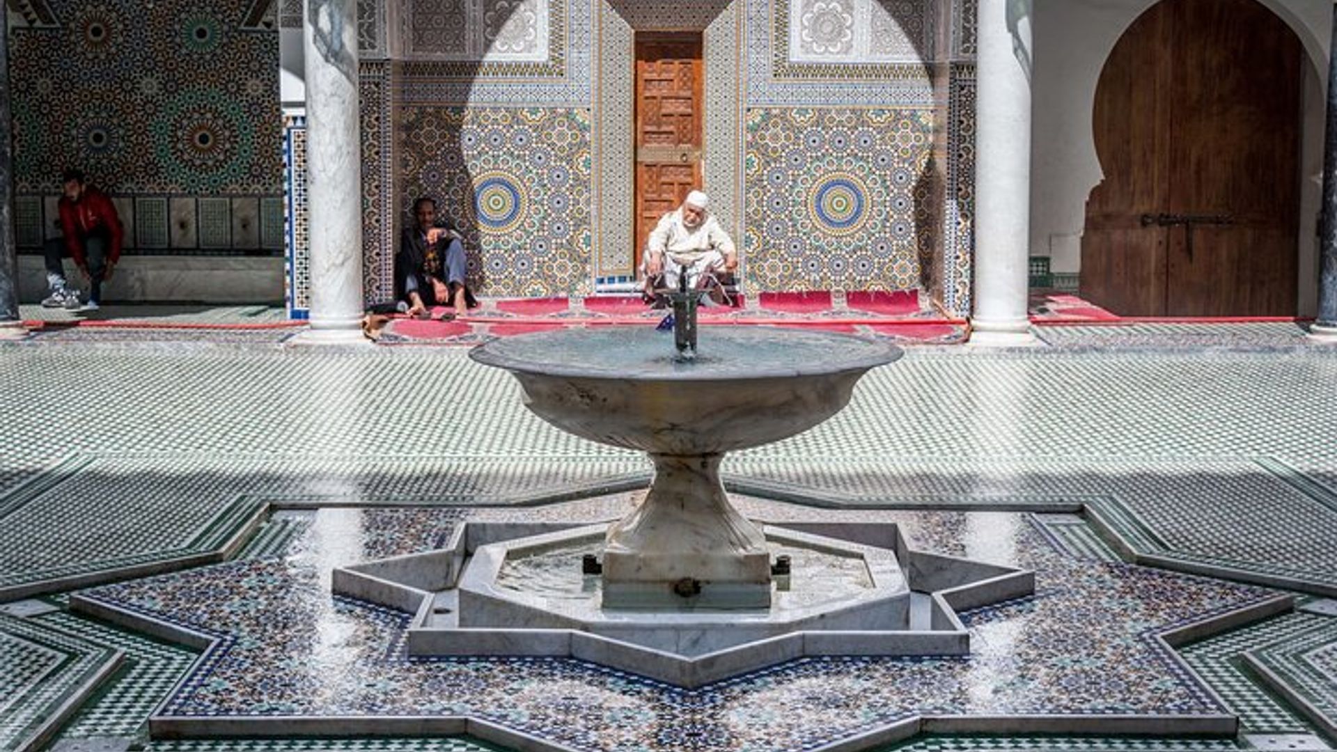 Tour Privado a Pé de Meio Dia na Medina de Fez com Traslados