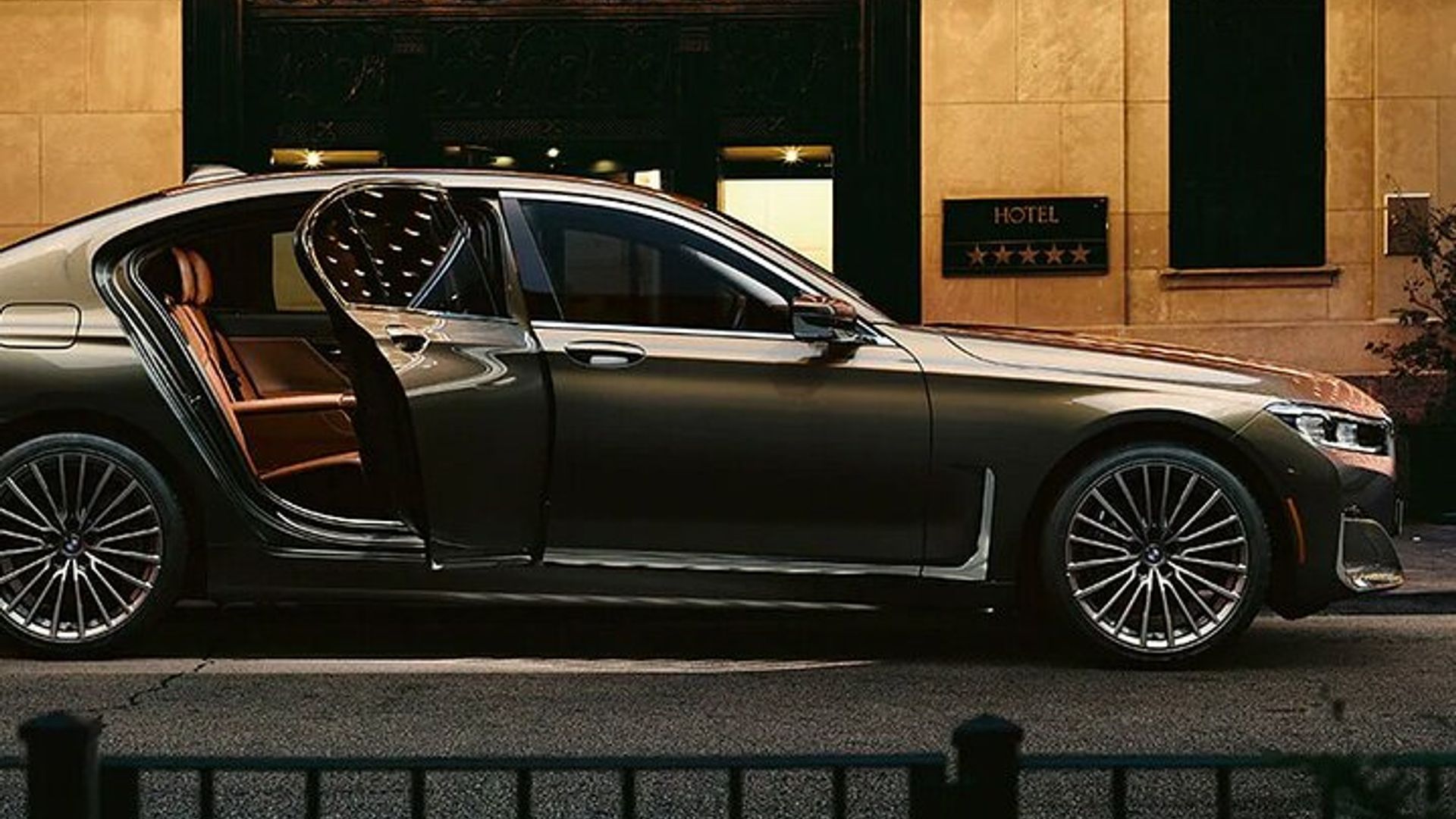 Manhattan to Newark (EWR) Airport: Private One-Way Transfer