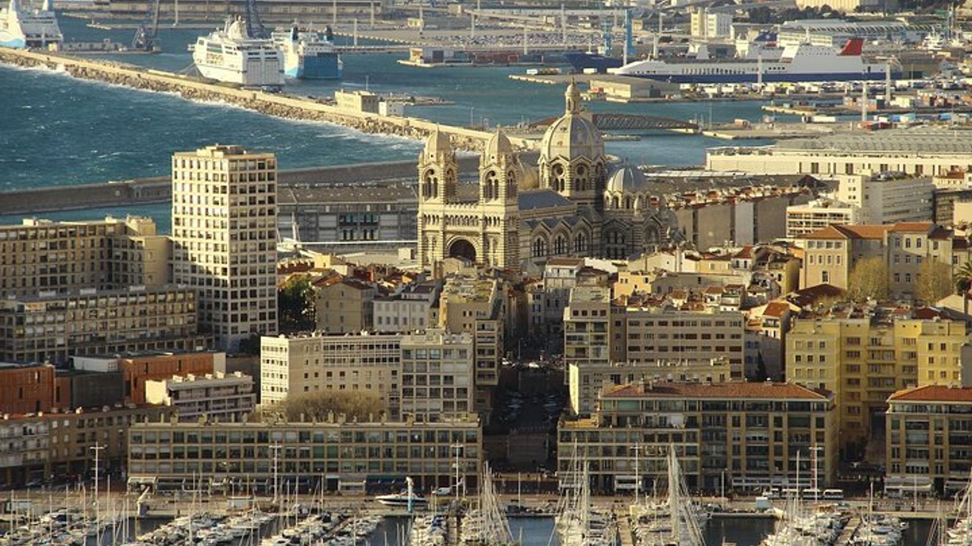 Private Transfer From Lyon To Marseille With a 2 Hour Stop