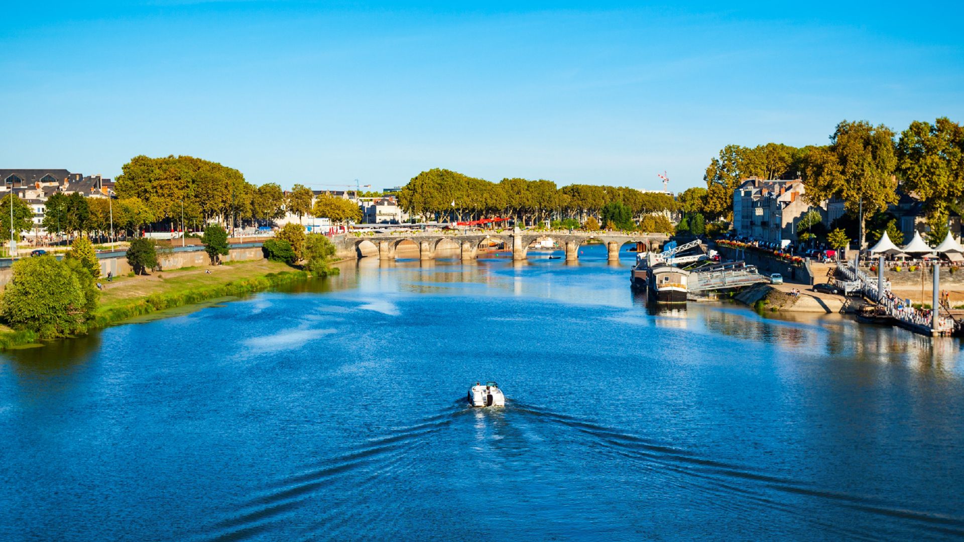 Angers: 2.15 hour audio guided walking tour and 22 audio commentaries