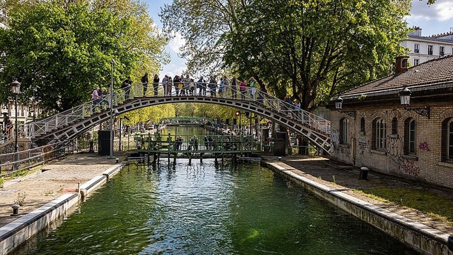 Paris: Vintage Sidecar Private Tour With Louvre Museum Ticket