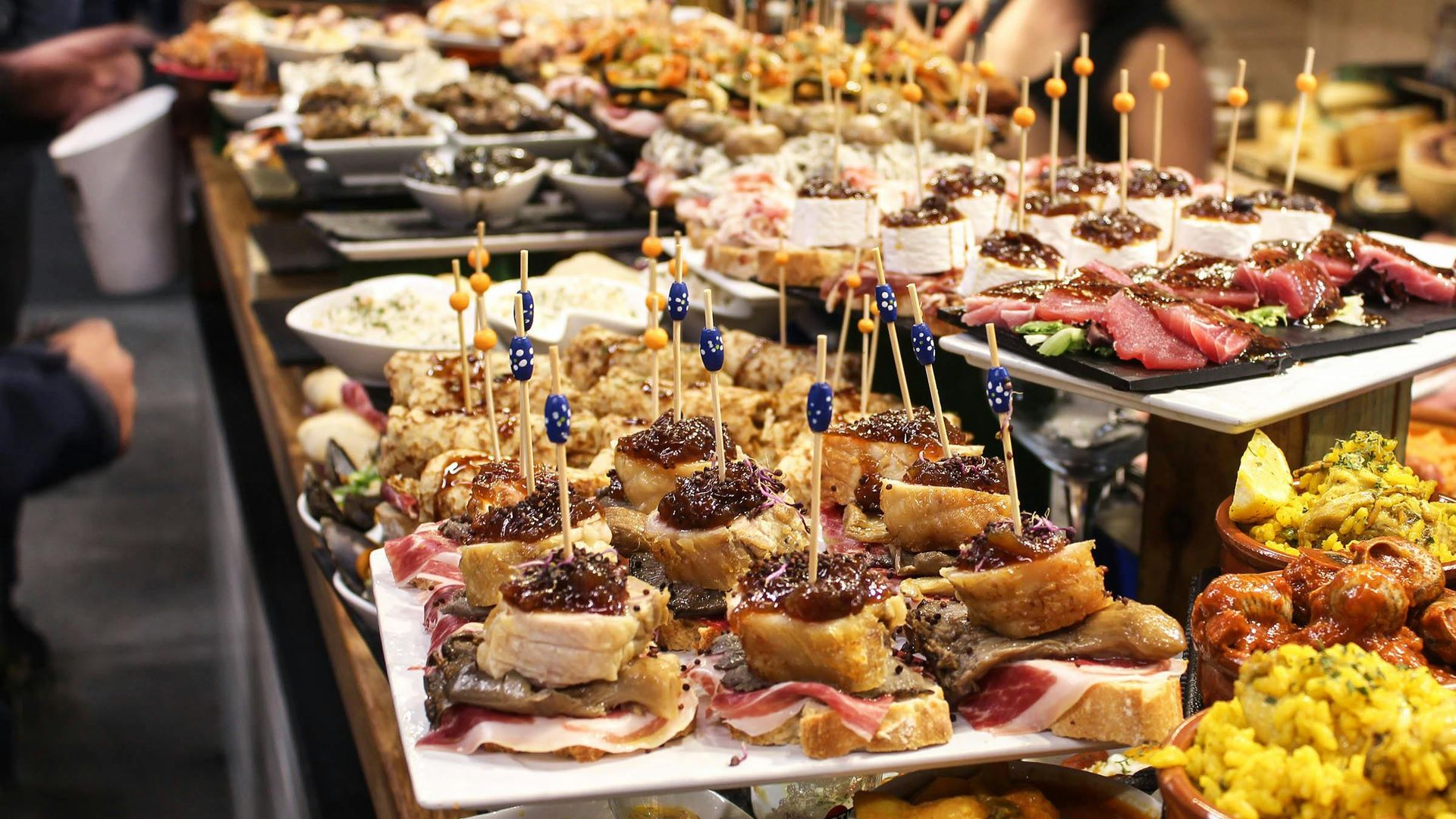 Barcelona: Wine and Tapas Tasting eBike Tour