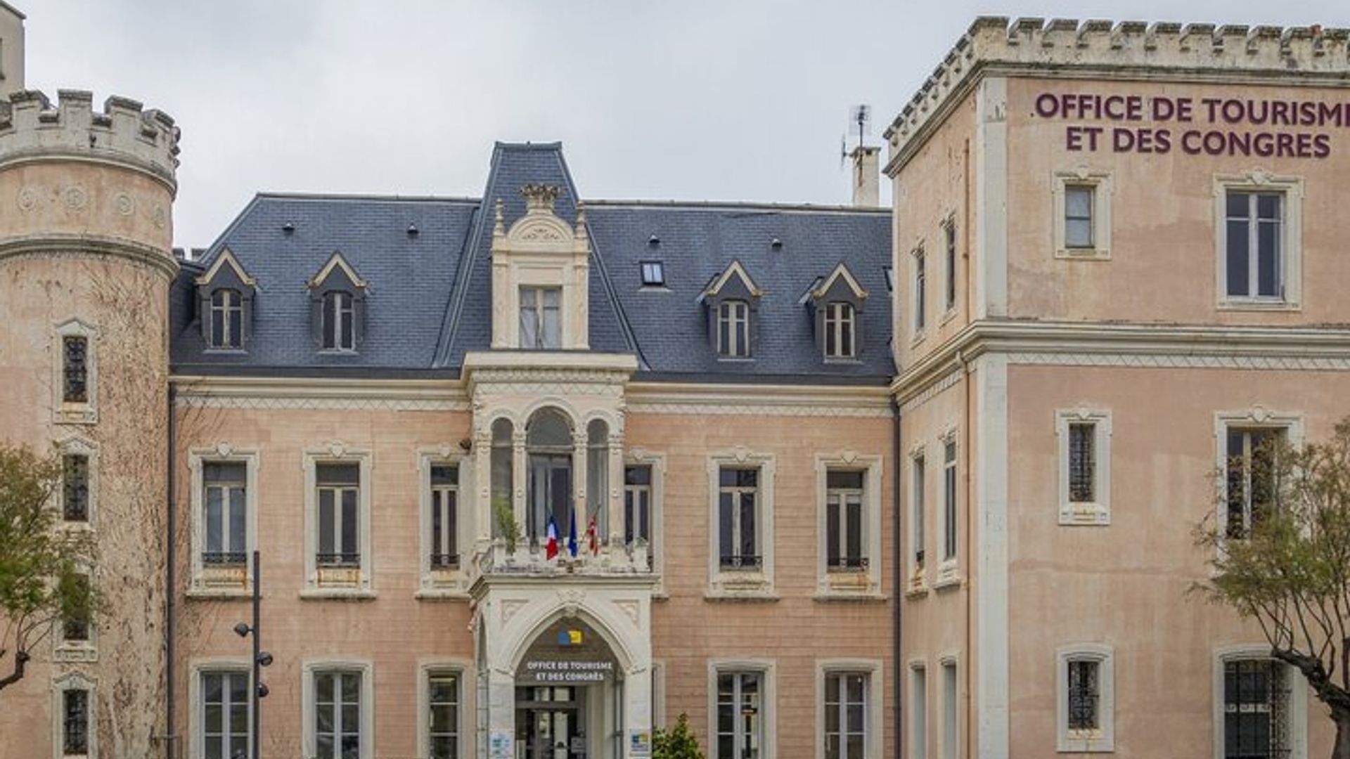 Biarritz Scavenger Hunt and Sights Self-Guided Tour