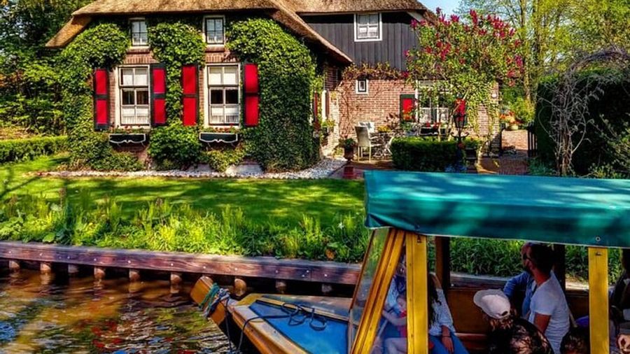 Zaanse Schans, Dutch Farm and Giethoorn Tour