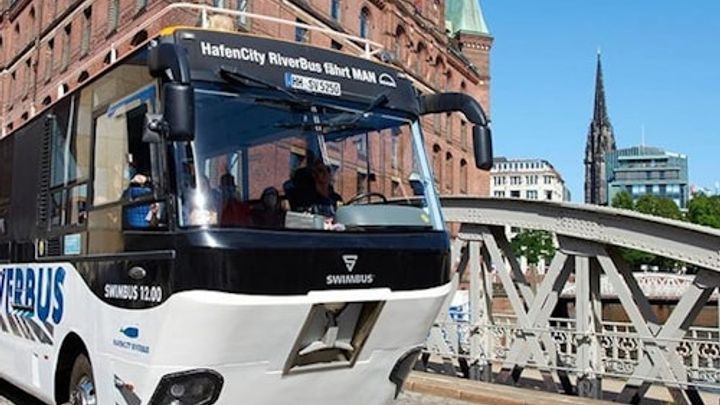 Hamburg: Guided Amphibious Bus Tour